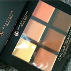 Anastasia Beverly hills contour