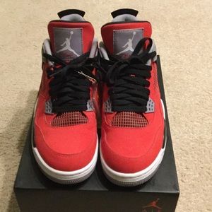 Air Jordan Retro 4 Toro