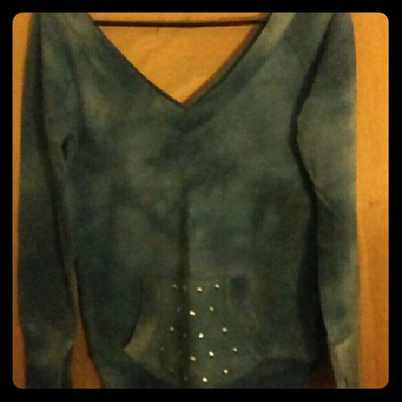 V-neck shirt/sweatshirt