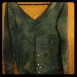 V-neck shirt/sweatshirt