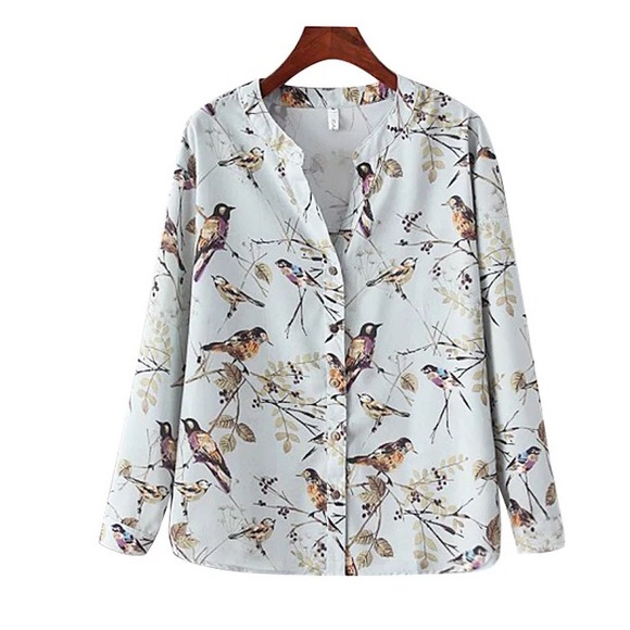 🚨SALE🚨🌙🐦silky little bird blouse 🐦🌙 - Picture 3 of 4