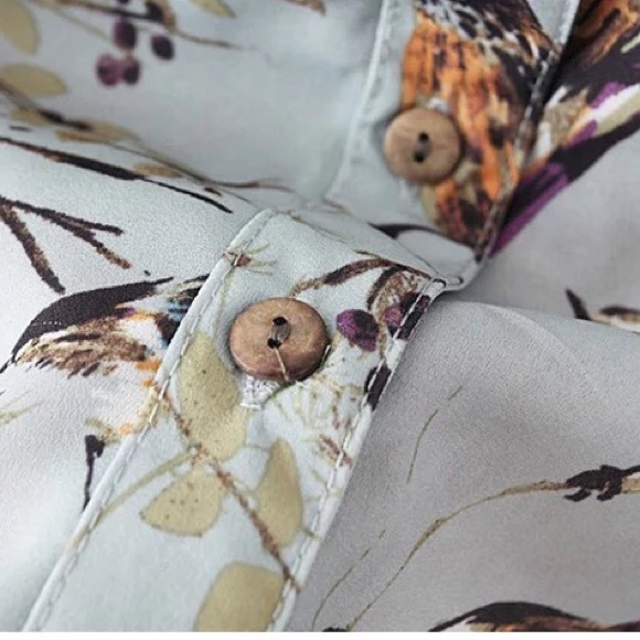 🚨SALE🚨🌙🐦silky little bird blouse 🐦🌙 - Picture 4 of 4