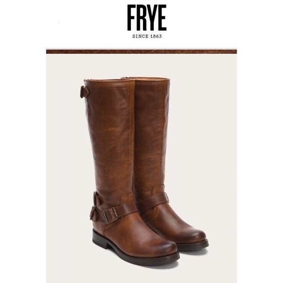 🆕 Frye Veronica Back Zip Boot
