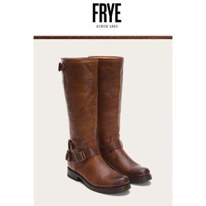 🆕 Frye Veronica Back Zip Boot