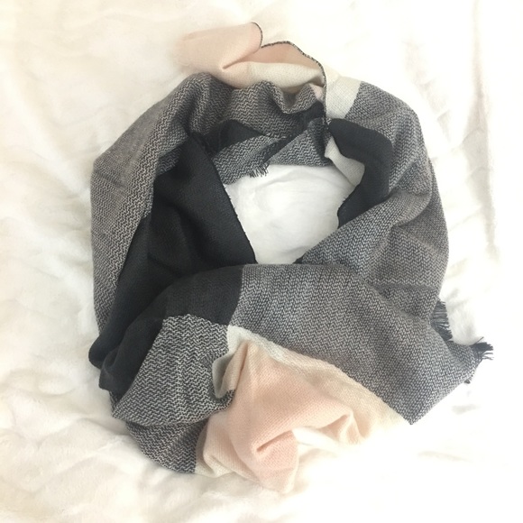 👑 Blanket Scarf 👑 - Picture 2 of 2