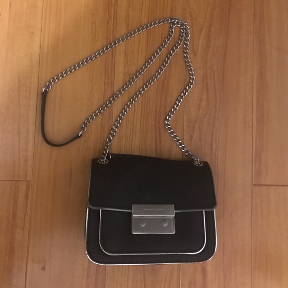 Cross body Michael Kors bag with silver chain