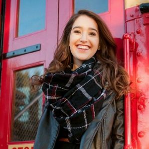 Meet your Posher, Hannah