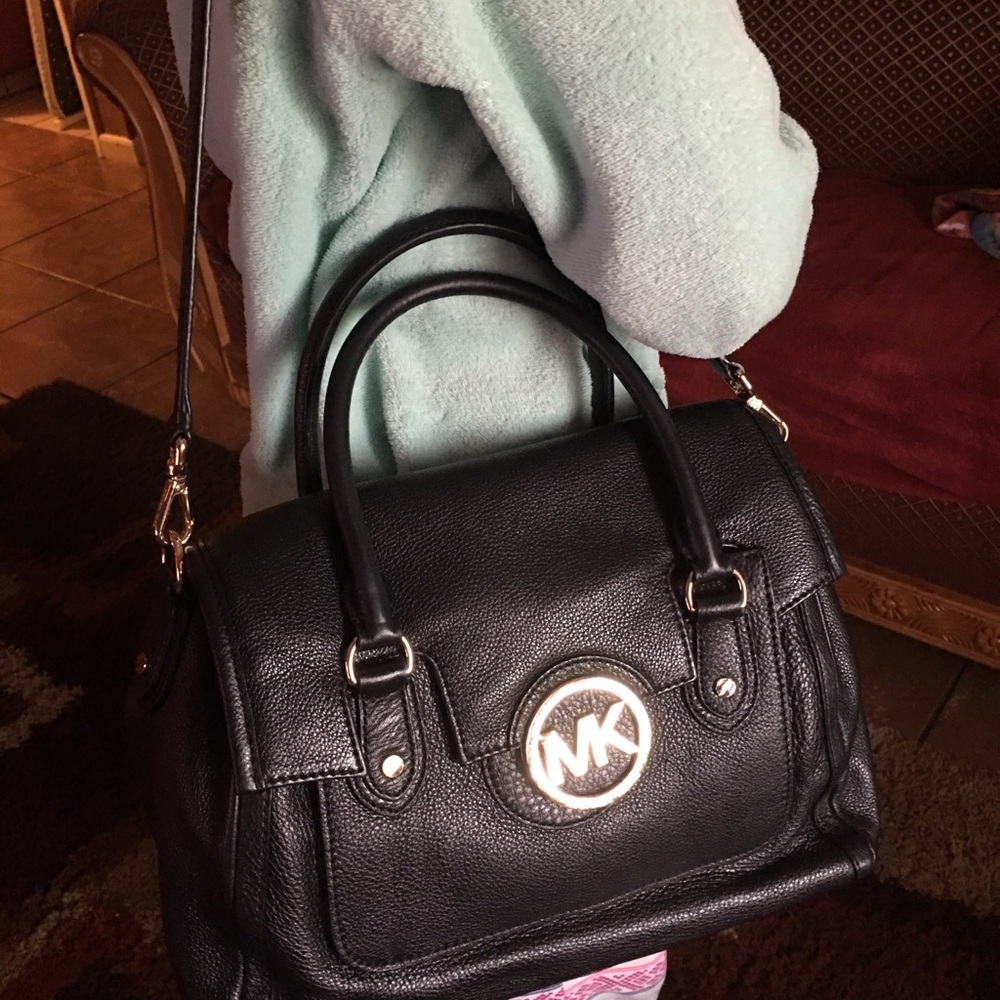 Michael Kors - Picture 2 of 4