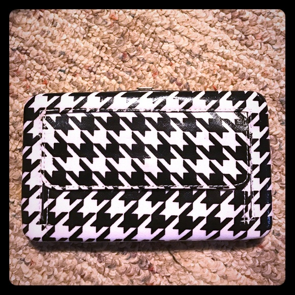 Houndstooth patterned wallet