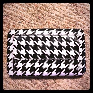 Houndstooth patterned wallet