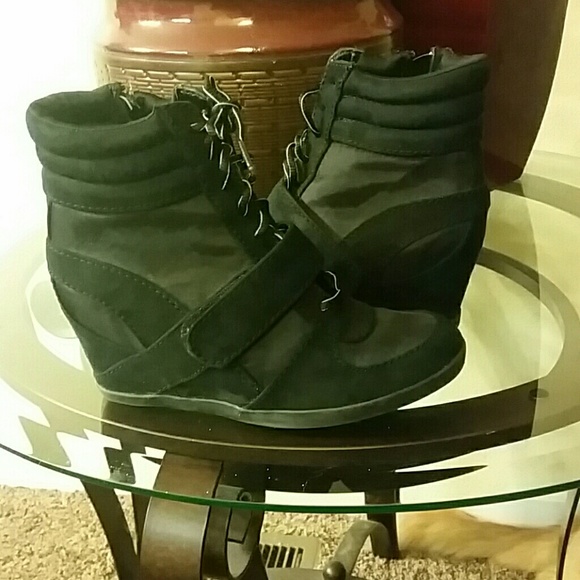 Womens Black Wedge Sneaker