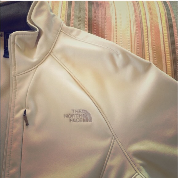 NORTH FACE WOMENS jacket