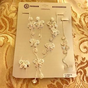 Jewelry crystal clear silver necklace set