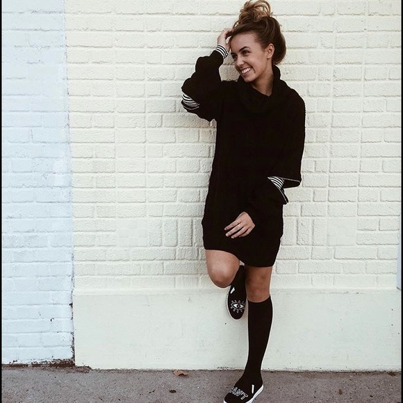 LF Black Zipper Elbow Turtlneck