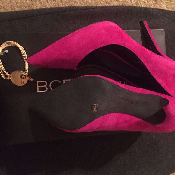 🎉HP🎉BCBG Suede Fuchsia Pumps - Picture 3 of 4