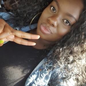 Meet your Posher, Alicia