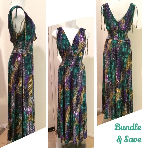 🎉 HOST PICK 🎉 Snake Print Maxi Dress