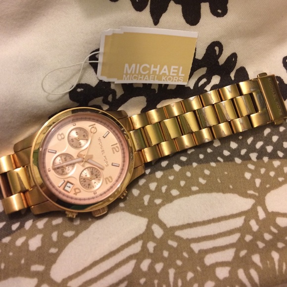 *sold* Michael Kors Watch - Rose Gold - Picture 2 of 4