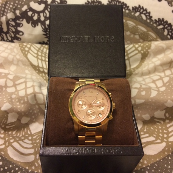 *sold* Michael Kors Watch - Rose Gold - Picture 3 of 4