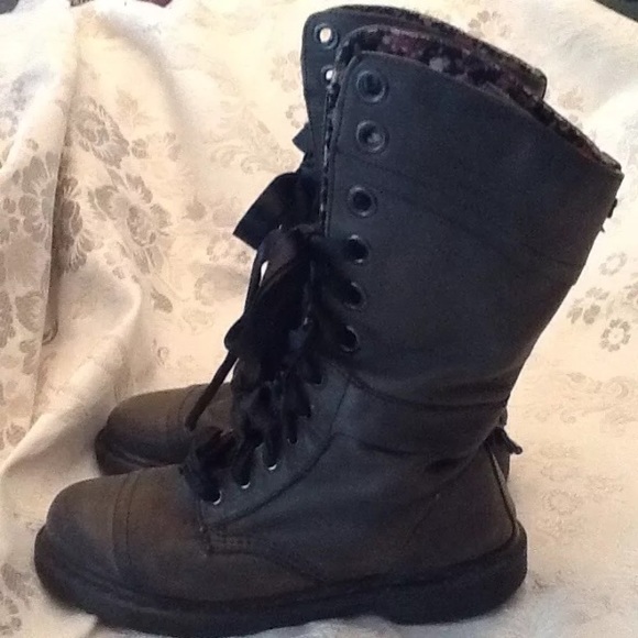 Dr. Martens Triumph boots