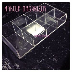 2 Clear Makeup Organizer