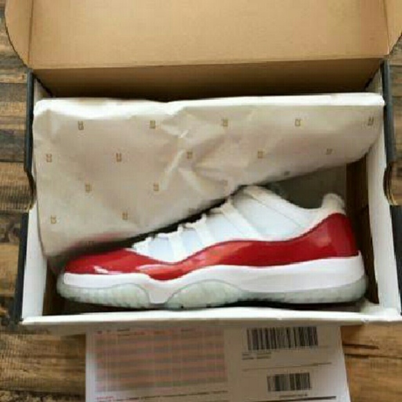 Jordan 11 Xi Retro Low Varsity Red - Picture 2 of 2
