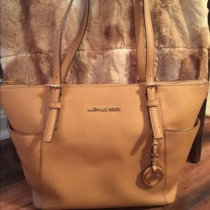 Michael Kors Jet Set Tote