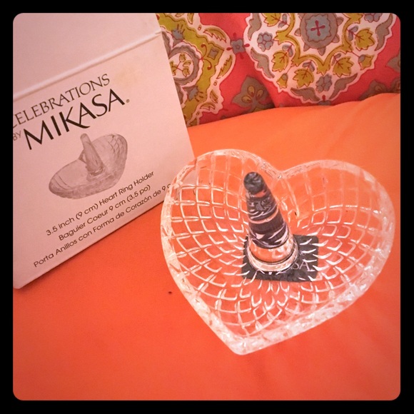 New Mikasa jewelry stand
