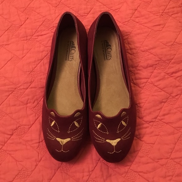 Cliffs by White Mountain flats with Cat face