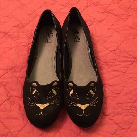 Cliffs by White Mountain flats with cat face