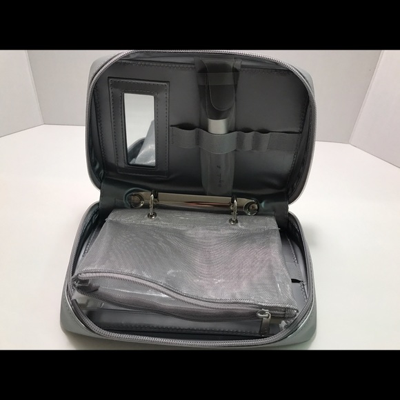 Agnis B Make-Up Case - Picture 3 of 4