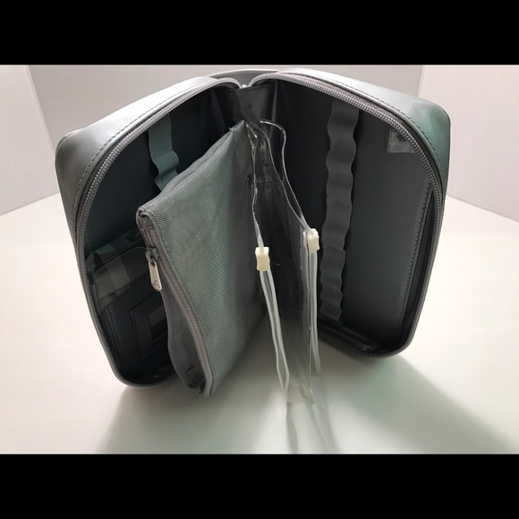 Agnis B Make-Up Case - Picture 4 of 4