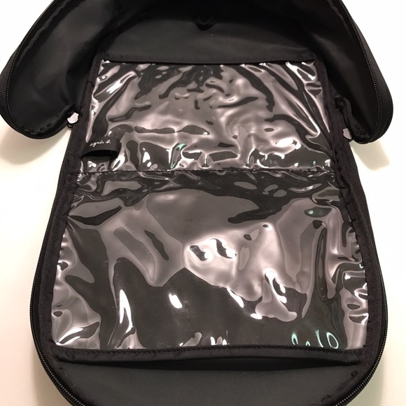 Agnis B Travel/ Make-Up Case - Picture 4 of 4