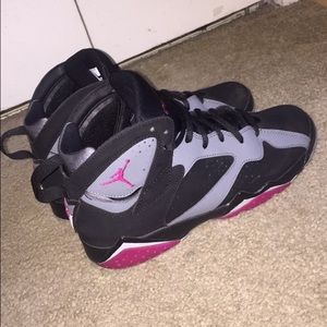 Jordan's size 7 some 7.5