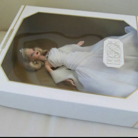 Duchess of Diamonds Barbie serious three - Picture 2 of 2