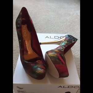 Stunning Aldo heels NIB