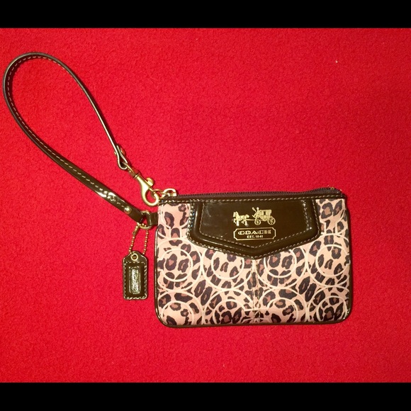 SALE 🎉🛍Leopard print Coach wristlet