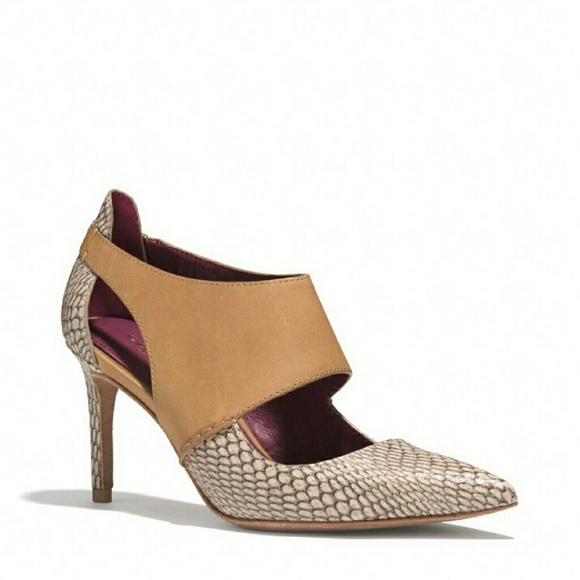 COACH Vanda Pump