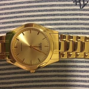 Men's Casio Gold watch.