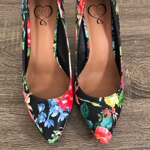 Super Cute Floral Pumps