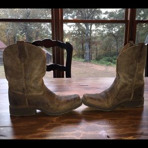 Boys Ariat boots