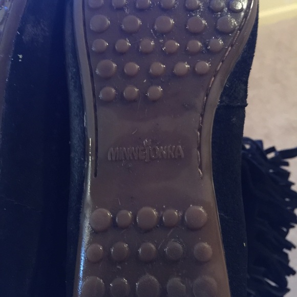 Black Minnetonka Fringe boots - Picture 4 of 4