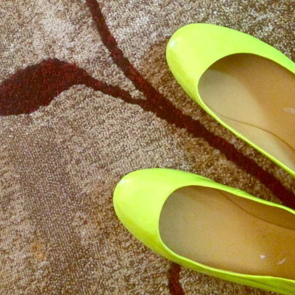 Nine West flats size 7 1/2 Only worn about twice!!