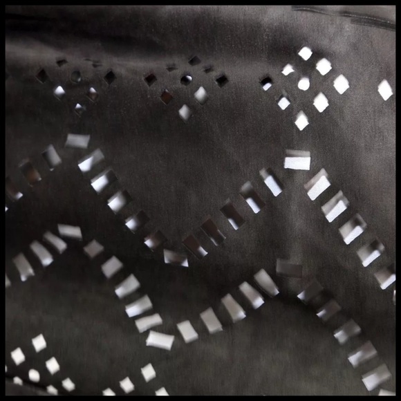 🎁 Black Vegan Suede Infinity Scarf - Picture 2 of 4