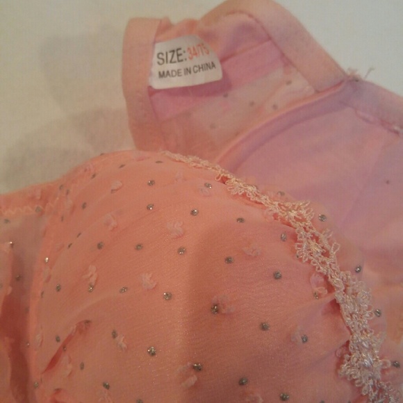 Pink frilly strapless bra - Picture 2 of 3