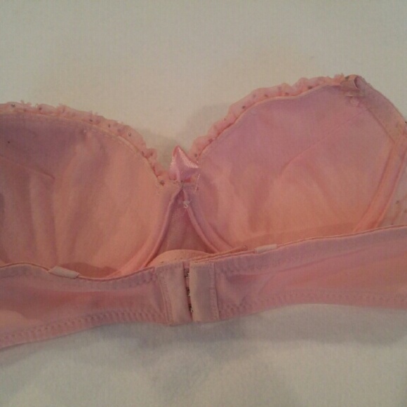 Pink frilly strapless bra - Picture 3 of 3