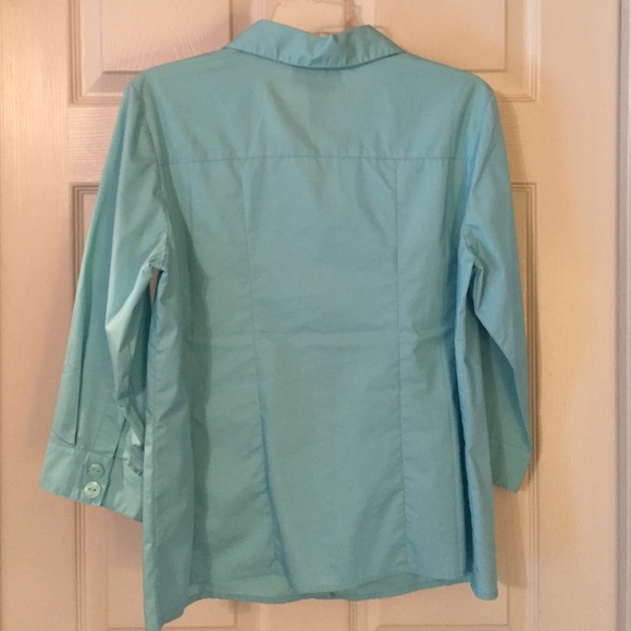 Button down top. Medium - Picture 2 of 3