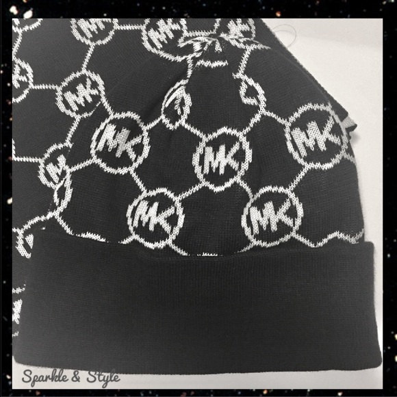 SOLD✨Michael Kors scarf and hat set - Picture 4 of 4