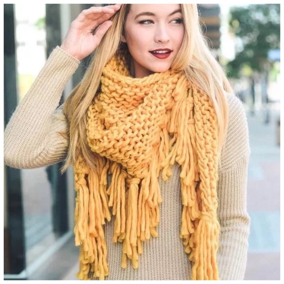 💜 Soft Chunky Scarf - Picture 2 of 4