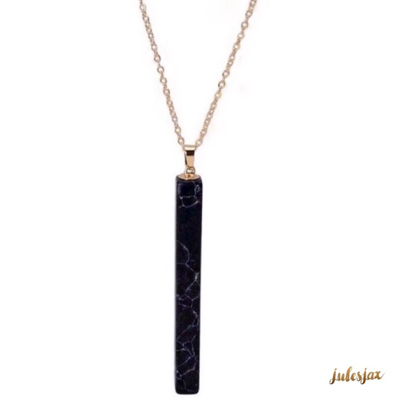 Jewelry - HP! 🎉 Black marbled stone bar & gold necklace